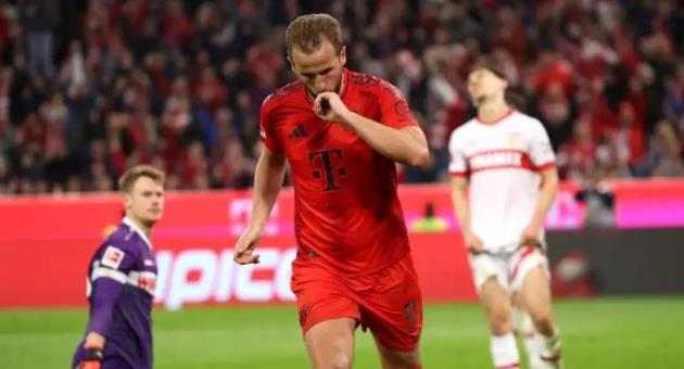 Cập nhật quân đội Bayern chiến đấu với Stuttgart
