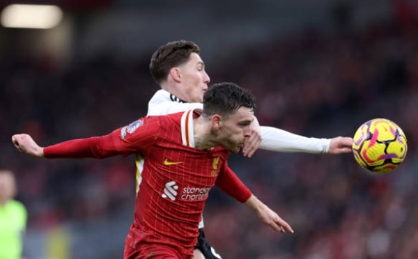 Carragher điểm mặt nhân tố có thể thay thế Robertson ở Liverpool
