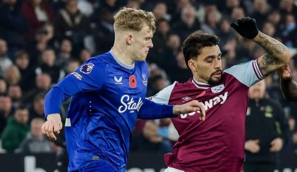 Carragher khuyên Chelsea chiêu mộ Jarrad Branthwaite
