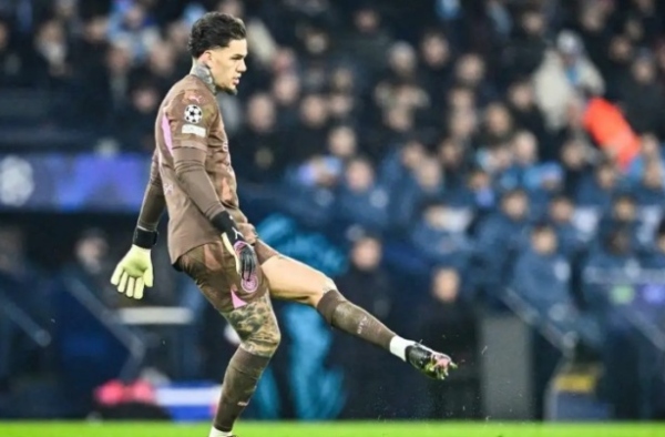 Carragher khuyên Man City bổ sung gấp 1 vị trí