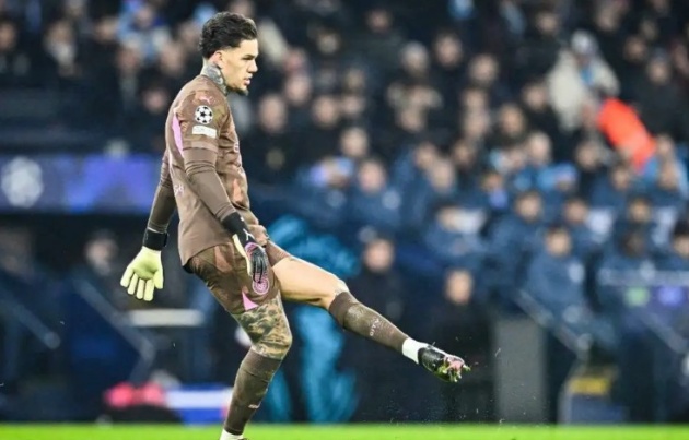 Carragher khuyên Man City bổ sung gấp 1 vị trí