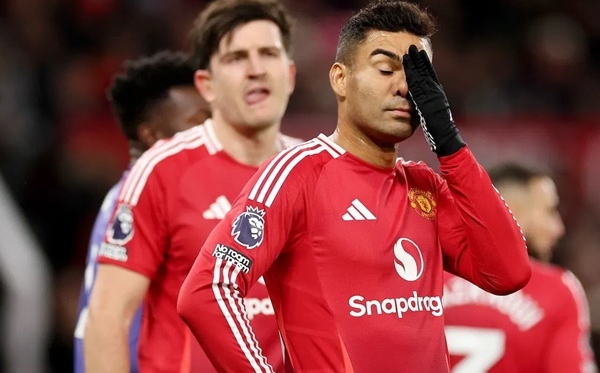 Casemiro cân nhắc rời Man Utd, có thể làm đồng đội của Ronaldo