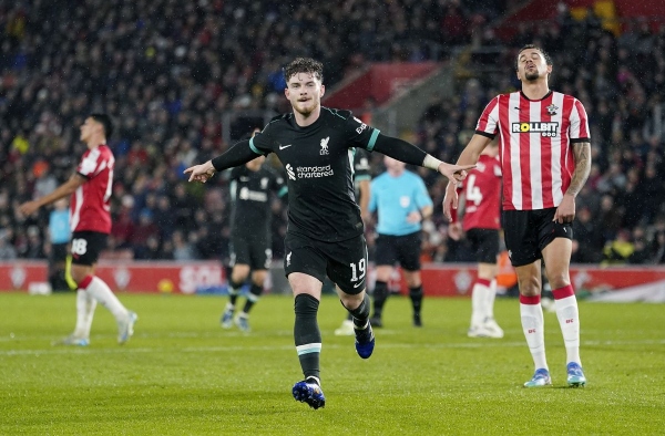 Cất Salah và Van Dijk, Liverpool chơi ra sao với đội hình 'nhà trẻ'?