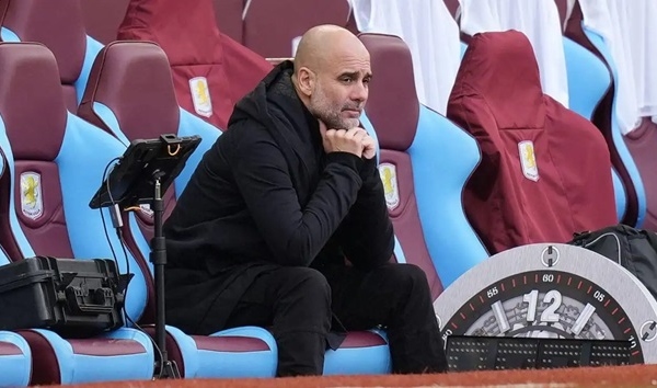 Cựu sao Man City đặt nghi vấn Pep từ chức