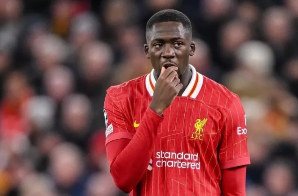 CĐV Arsenal - Liverpool tranh cãi nảy lửa vì Saka, Konate có phản ứng đẳng cấp