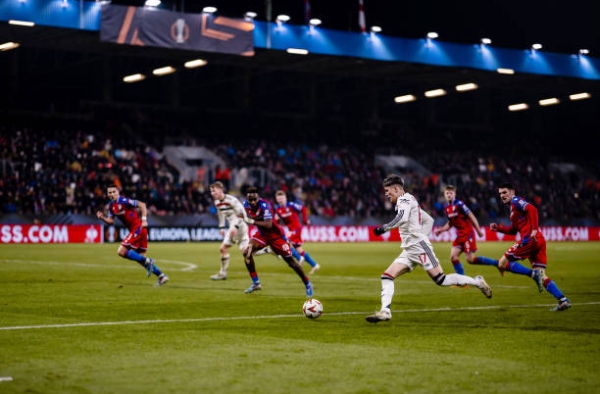 CĐV kêu gọi Man United bán toàn bộ đội bóng