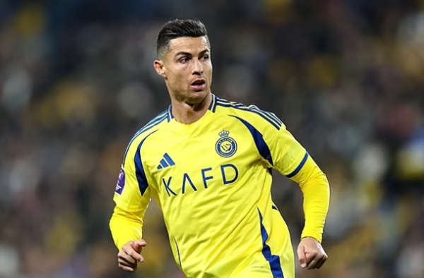 CĐV MU phát sốt vì chuyên cơ riêng của Ronaldo