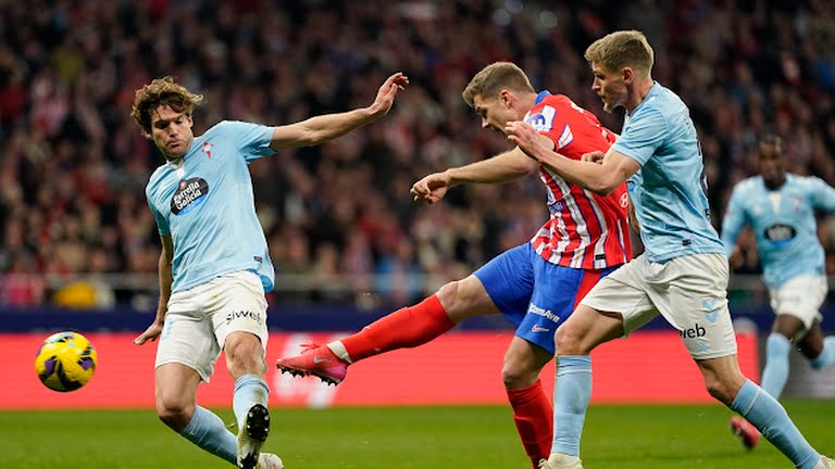 Chơi thiếu người hơn 80 phút, Atletico lỡ cơ hội soán ngôi Real