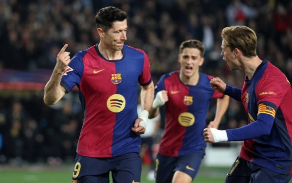 Chấm điểm Barca: Hàng thủ bất ổn; Ngôi sao điểm 9