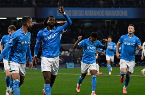Chấm dứt mạch bất bại của Juve, sao Napoli phấn khích
