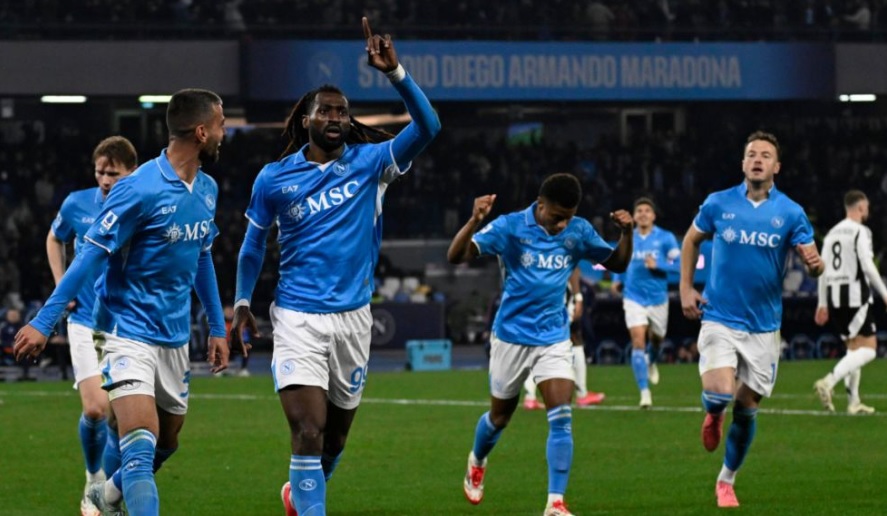 Chấm dứt mạch bất bại của Juve, sao Napoli phấn khích
