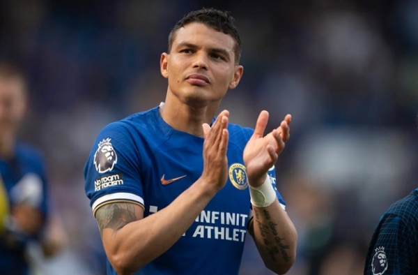 Chelsea có thể đã mắc sai lầm với Thiago Silva