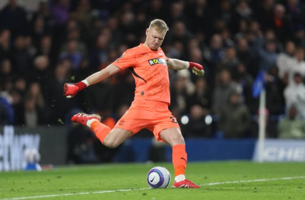 Chelsea gửi một đề xuất tuyển dụng Aaron Ramsdale