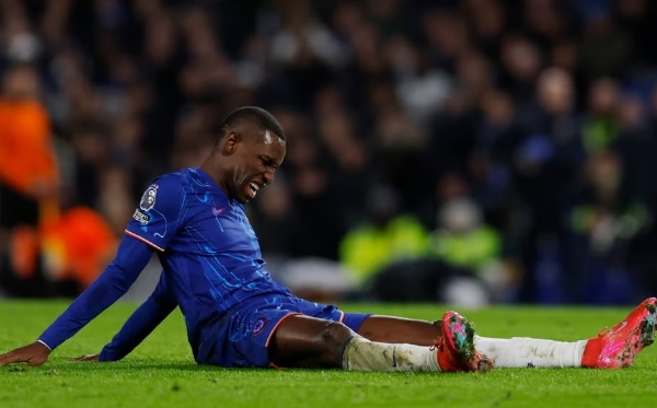 Chelsea khủng hoảng nhân sự trước thềm Conference League