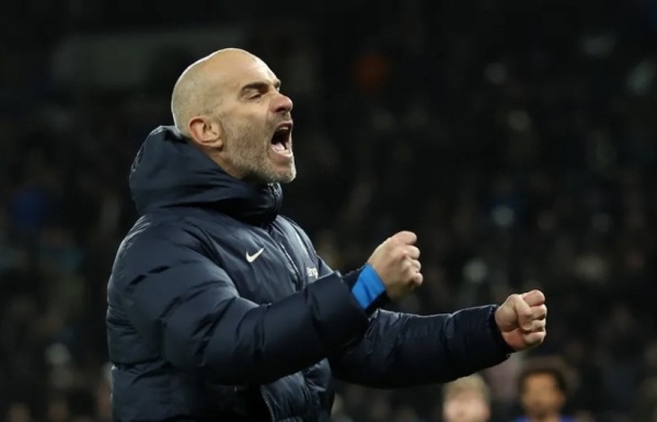 Chelsea nhận quà giáng sinh sớm từ Arsenal và Liverpool