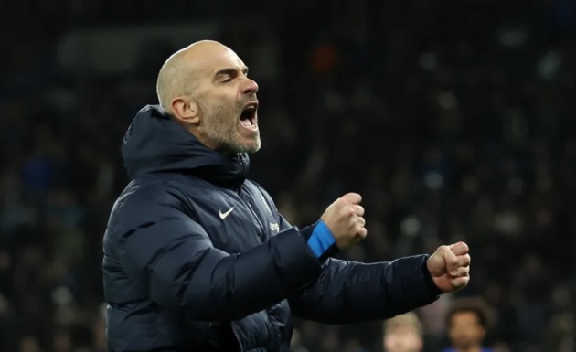 Chelsea nhận quà giáng sinh sớm từ Arsenal và Liverpool