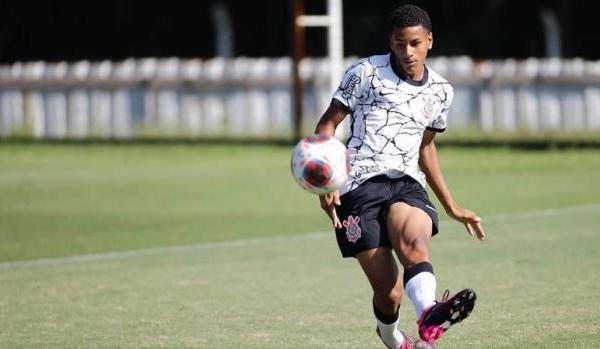 Chelsea tái tạo Estevao William Deal