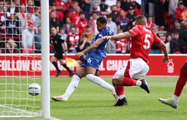 Chelsea thắng Forest, chốt vé Champions League