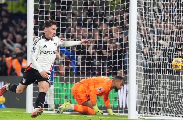 Chelsea thua sốc Fulham, nguy cơ bị Liverpool bỏ xa 10 điểm