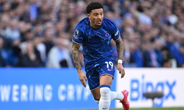 Chelsea toát mồ hôi, tìm mọi cách đẩy sao MU trở về Old Trafford