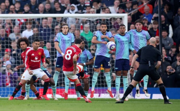 Chỉ bằng một quả phạt, Bruno nhấn chìm hy vọng vô địch của Arsenal