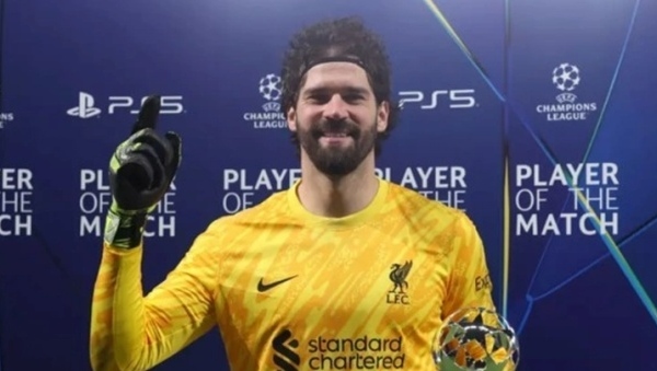Chính thức! Để PSG không giúp Liverpool, Alisson được vinh danh ở Châu Âu