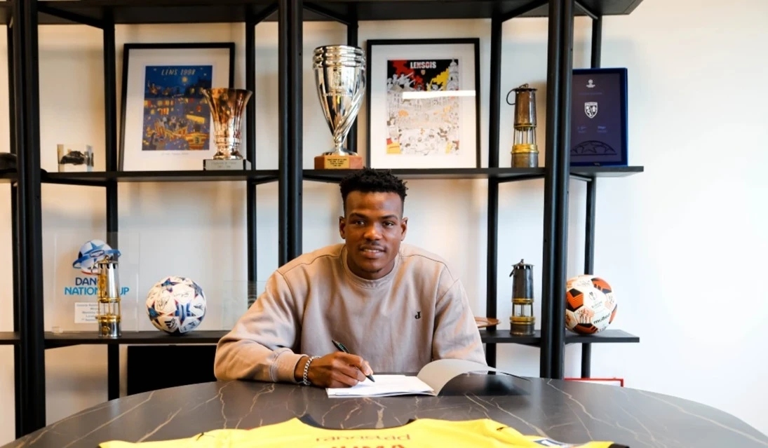 CHÍNH THỨC! Đón Khusanov, Man City đẩy 1 trung vệ sang RC Lens