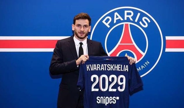 CHÍNH THỨC! Khvicha Kvaratskhelia chuyển tới PSG