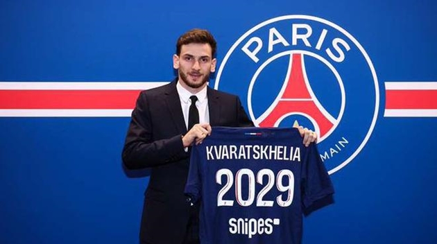CHÍNH THỨC! Khvicha Kvaratskhelia chuyển tới PSG