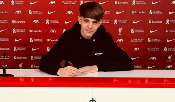 CHÍNH THỨC! Liverpool chiêu mộ thành công thần đồng Lucas Clarke từ Man City