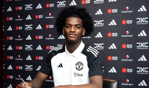 CHÍNH THỨC! MU ra mắt tân binh đầu tiên, thêm một 'vụ cướp' từ Arsenal