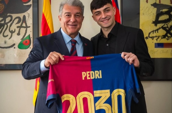 CHÍNH THỨC: Pedri gia hạn hợp đồng với Barcelona, có điều khoản 'anti' Ả Rập Xê Út