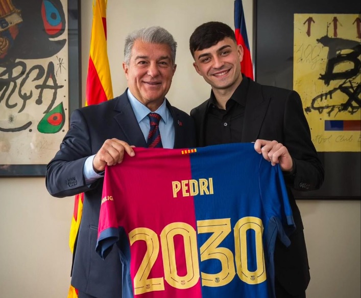 CHÍNH THỨC: Pedri gia hạn hợp đồng với Barcelona, có điều khoản 'anti' Ả Rập Xê Út