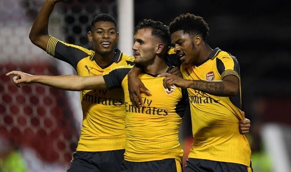 CHÍNH THỨC: Thương vụ 0 đồng hoàn tất, cựu sao Arsenal đến Hà Lan