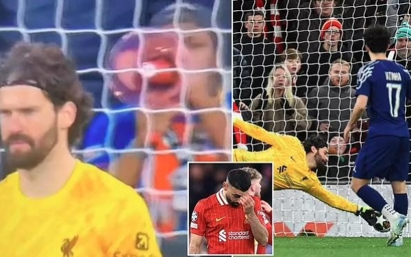 CHOÁNG! CĐV hành động điên rồ góp phần giúp PSG loại Liverpool