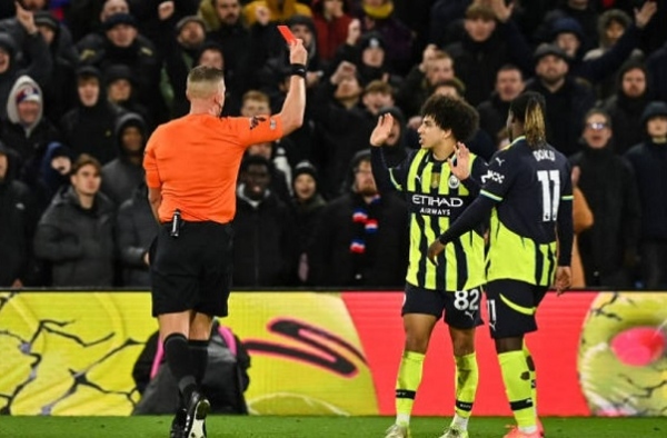 Chuyên gia bào chữa cho tấm thẻ đỏ tai hại của Man City