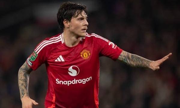 Chuyển nhượng sáng 13/12: Liverpool tăm tia Davies; AC Milan muốn "giải cứu" Lindelof