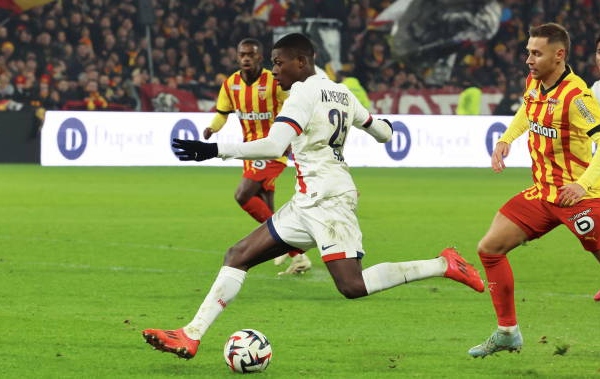 Chuyển nhượng tối 19/1: MU đón cú sốc Mendes; Man City chốt bom tấn thay Ederson