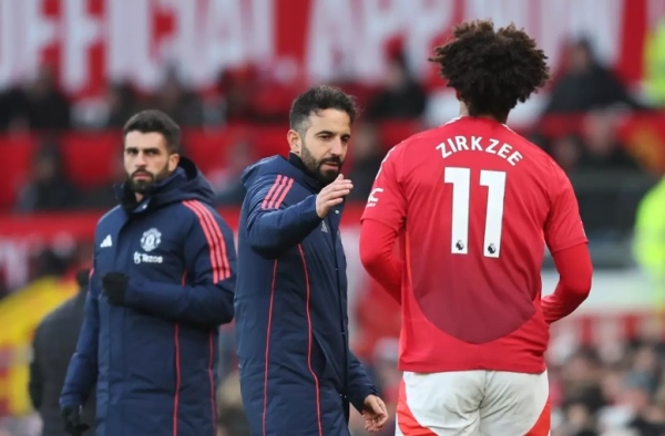 Cổ động viên Man United phẫn nộ: "Zirkzee chơi như vừa mới ngủ dậy, thật vô lý"
