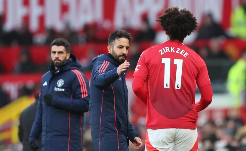 Cổ động viên Man United phẫn nộ: "Zirkzee chơi như vừa mới ngủ dậy, thật vô lý"