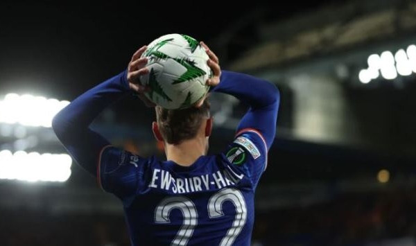 Cơ hội để MU mua cầu thủ được ví như Scholes của Chelsea với giá hời
