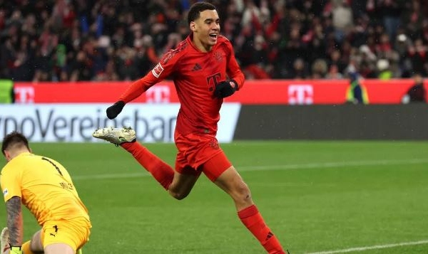 Có một Messi, Ronaldo mới ở Bundesliga