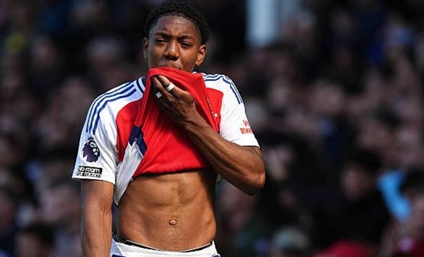Có vấn đề gì với Arsenal tại Miles Lewis Skelly không?