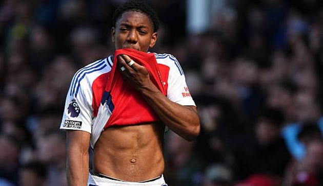Có vấn đề gì với Arsenal tại Miles Lewis Skelly không?