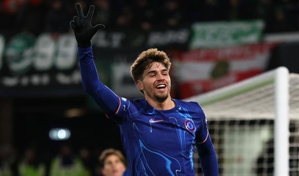 Cơn đau đầu dễ chịu của Enzo Maresca