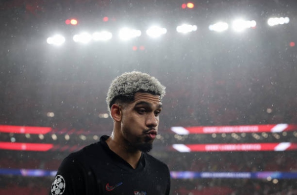 Còn HĐ đến năm 2031, tại sao Araujo có thể rời Barca ngay mùa Hè này?