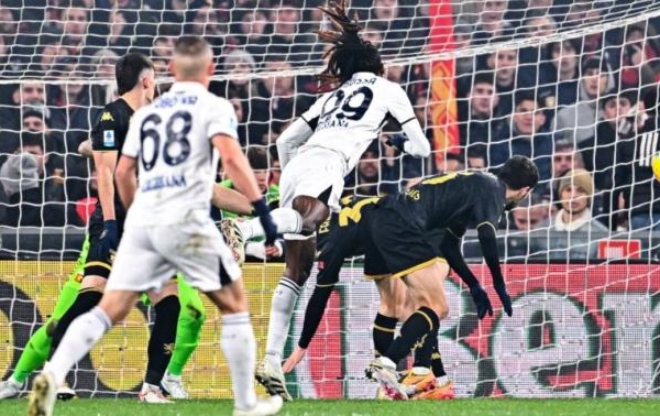 Conte bực bội dù Napoli đánh bại Genoa
