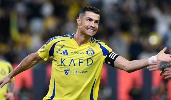 Cristiano Ronaldo tiếp tục khuấy đảo Youtube