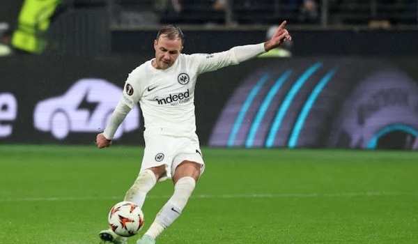 Cú đúp của Mario Gotze giúp Frankfurt loại Ajax khỏi Europa League