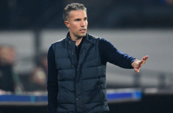 Cú sốc ập đến Van Persie trước trận gặp Inter